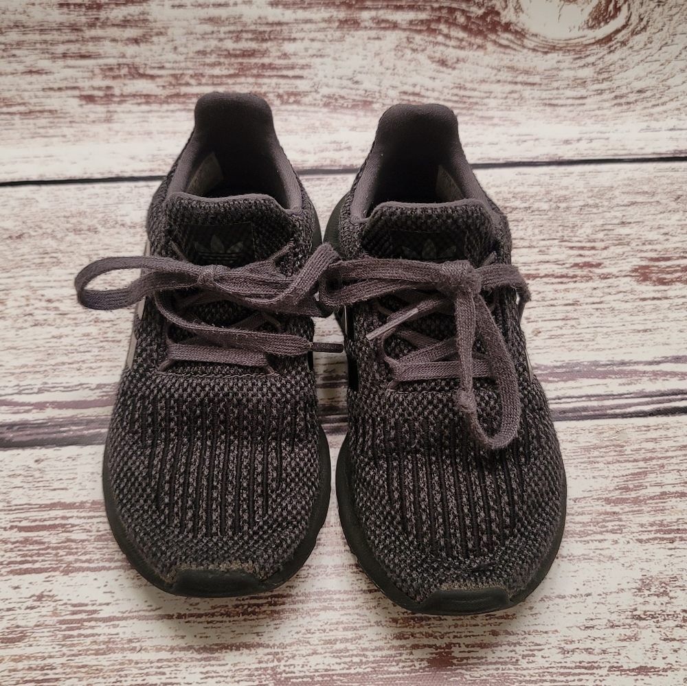 Adidas toddler tennis shoes size 11